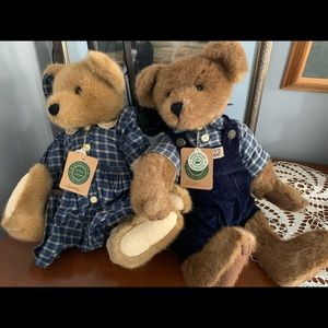Boyd’s Bears Pair